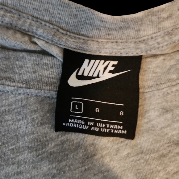 Nike Women's two-piece matching set size large color Grey, stretchy material - Picture 2 of 3